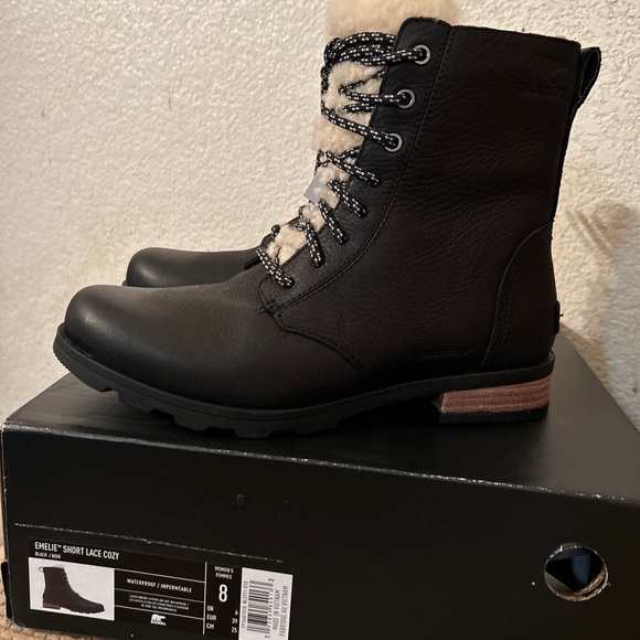 Sorel Emelie Short Lace Up Cozy Boot. Waterproof. Size 8 brand new - Picture 4 of 8